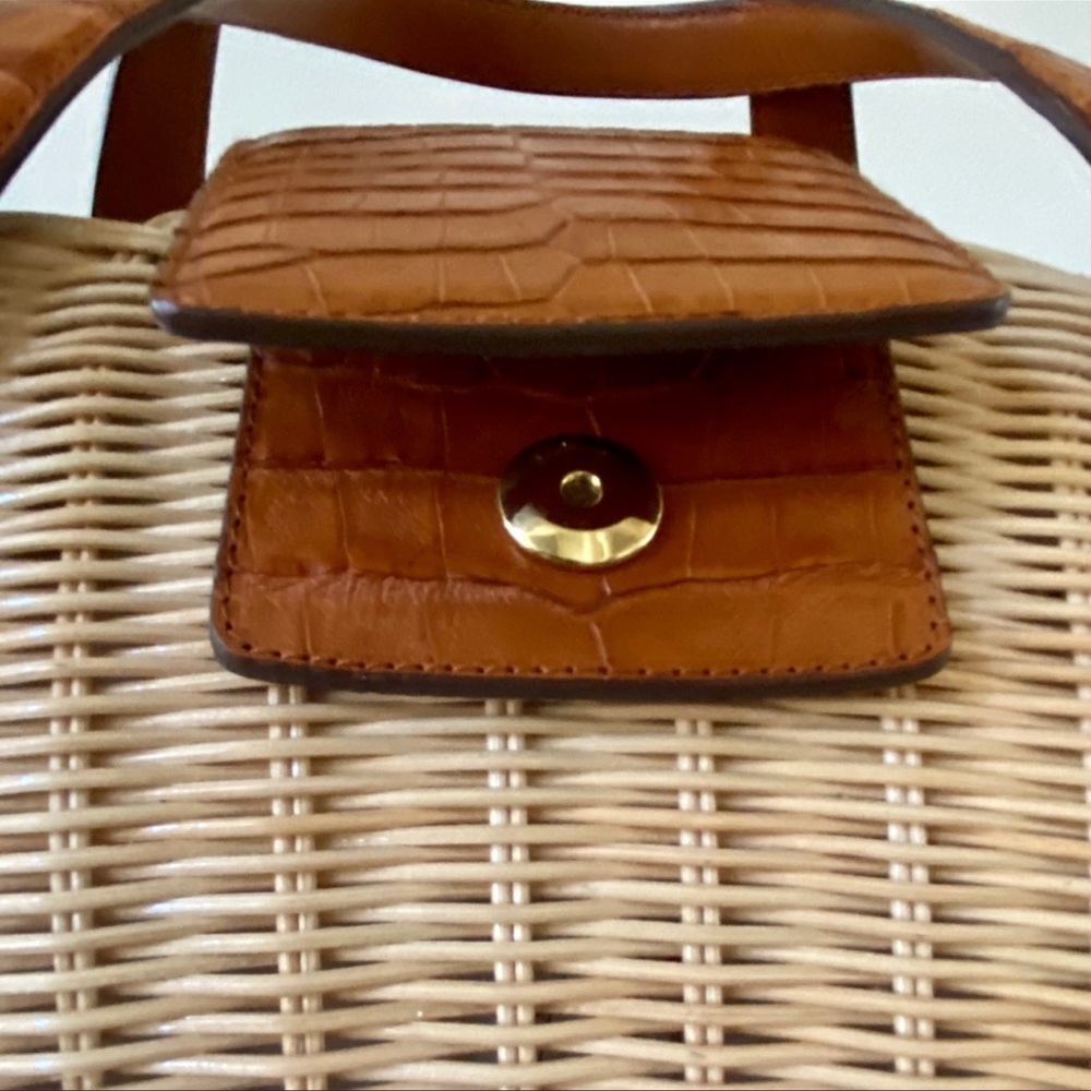 Gorgeous Parisian style wicker/alligator leather tote. Nancy Gonzales. - Picture 9 of 11